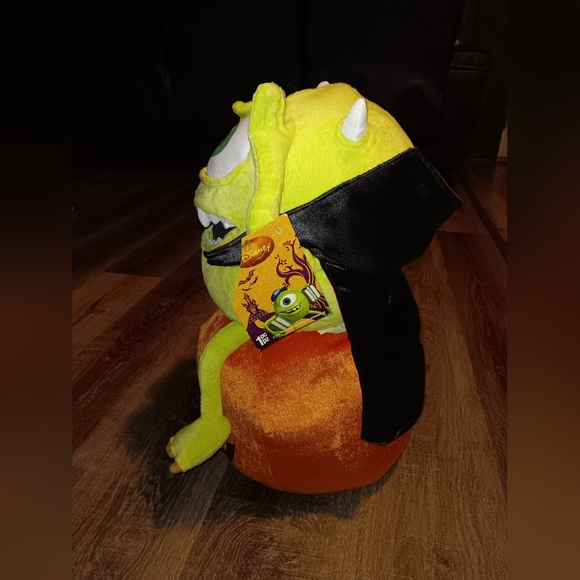 Disney Monsters Inc. Mike Wazowski 20" Vampire Pumpkin Halloween Greeter Plush - Picture 5 of 7